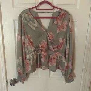 Never worn open back floral blouse